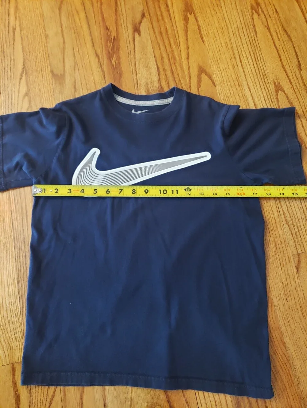 Nike Swoosh Graphic Navy Short Sleeve Tee Size: L